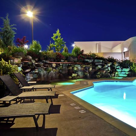 Hotel Doubletree By Hilton Pleasanton At The Club Exterior foto