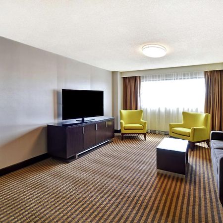 Hotel Doubletree By Hilton Pleasanton At The Club Exterior foto