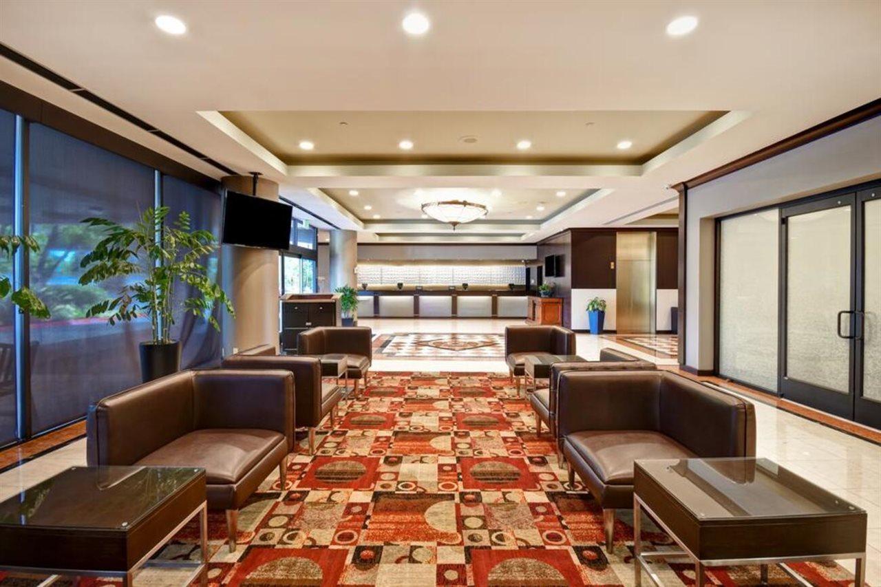 Hotel Doubletree By Hilton Pleasanton At The Club Exterior foto