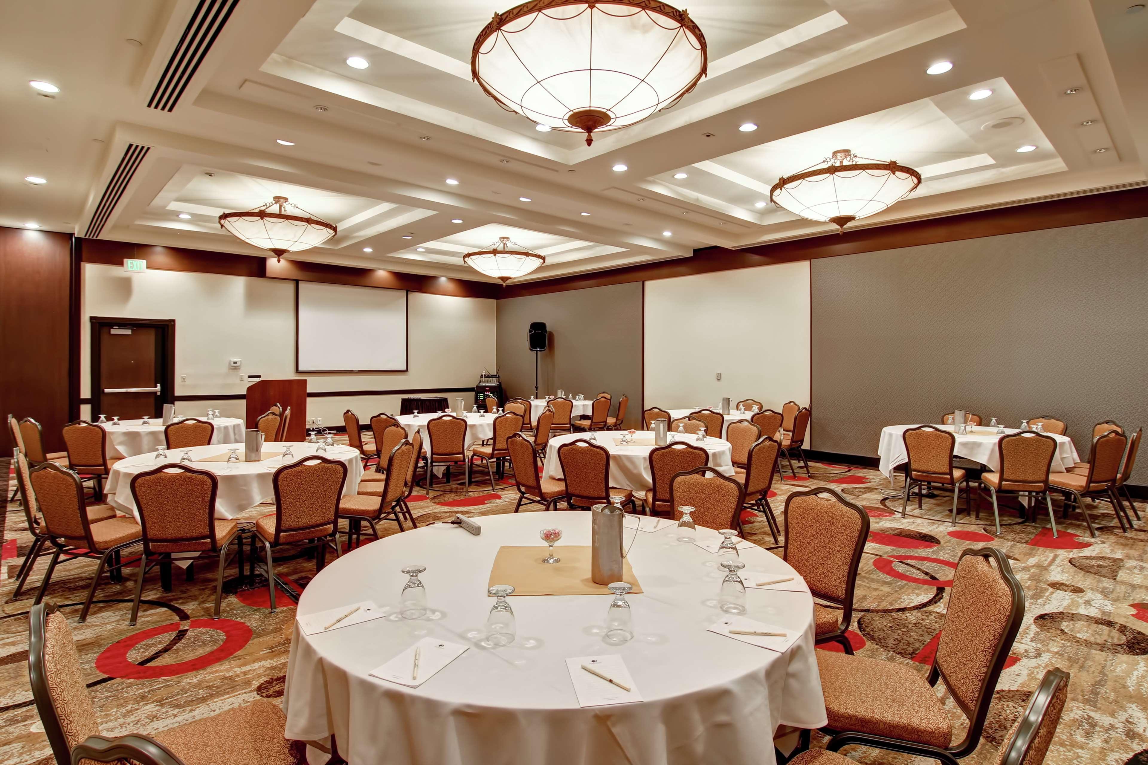Hotel Doubletree By Hilton Pleasanton At The Club Exterior foto