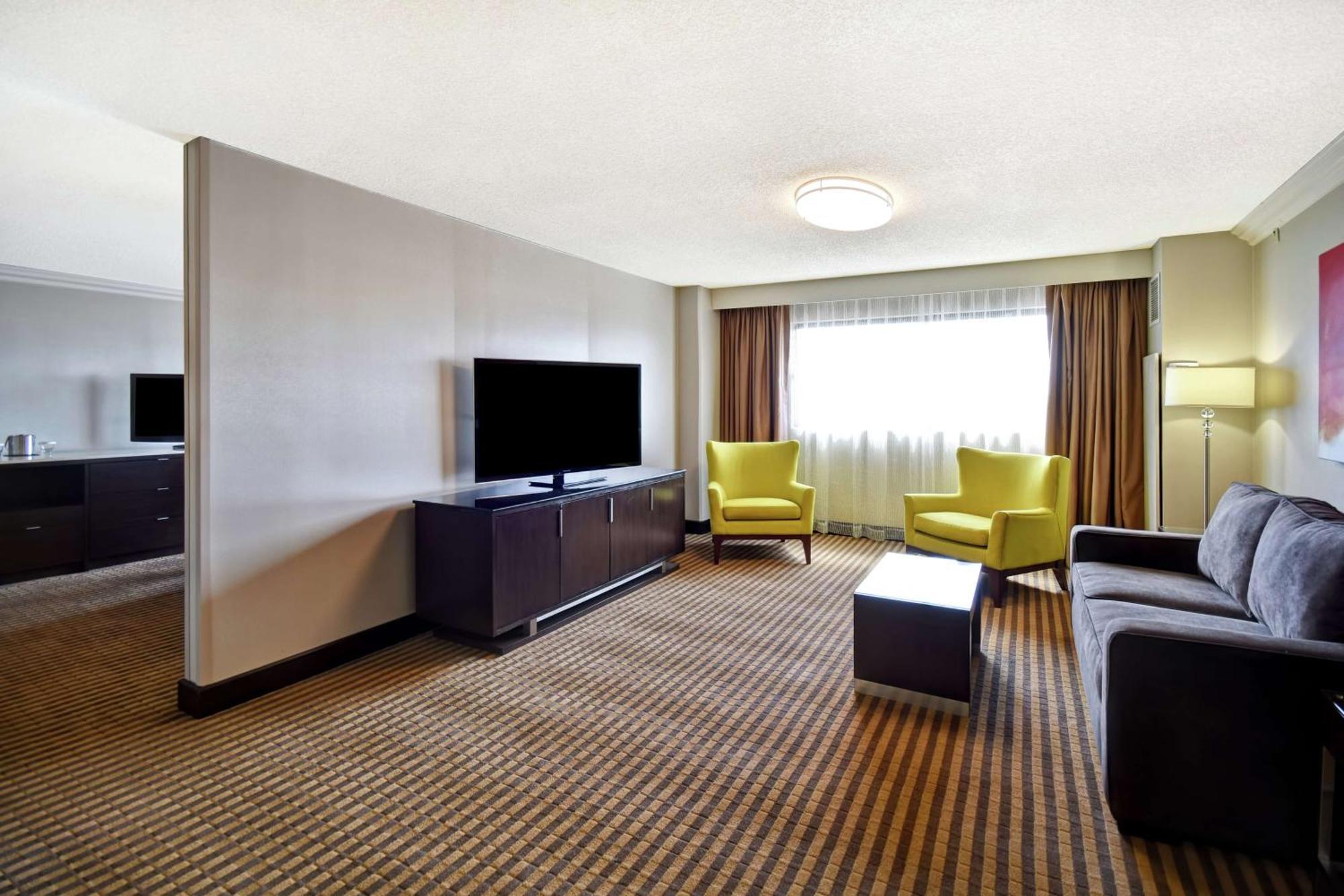 Hotel Doubletree By Hilton Pleasanton At The Club Exterior foto
