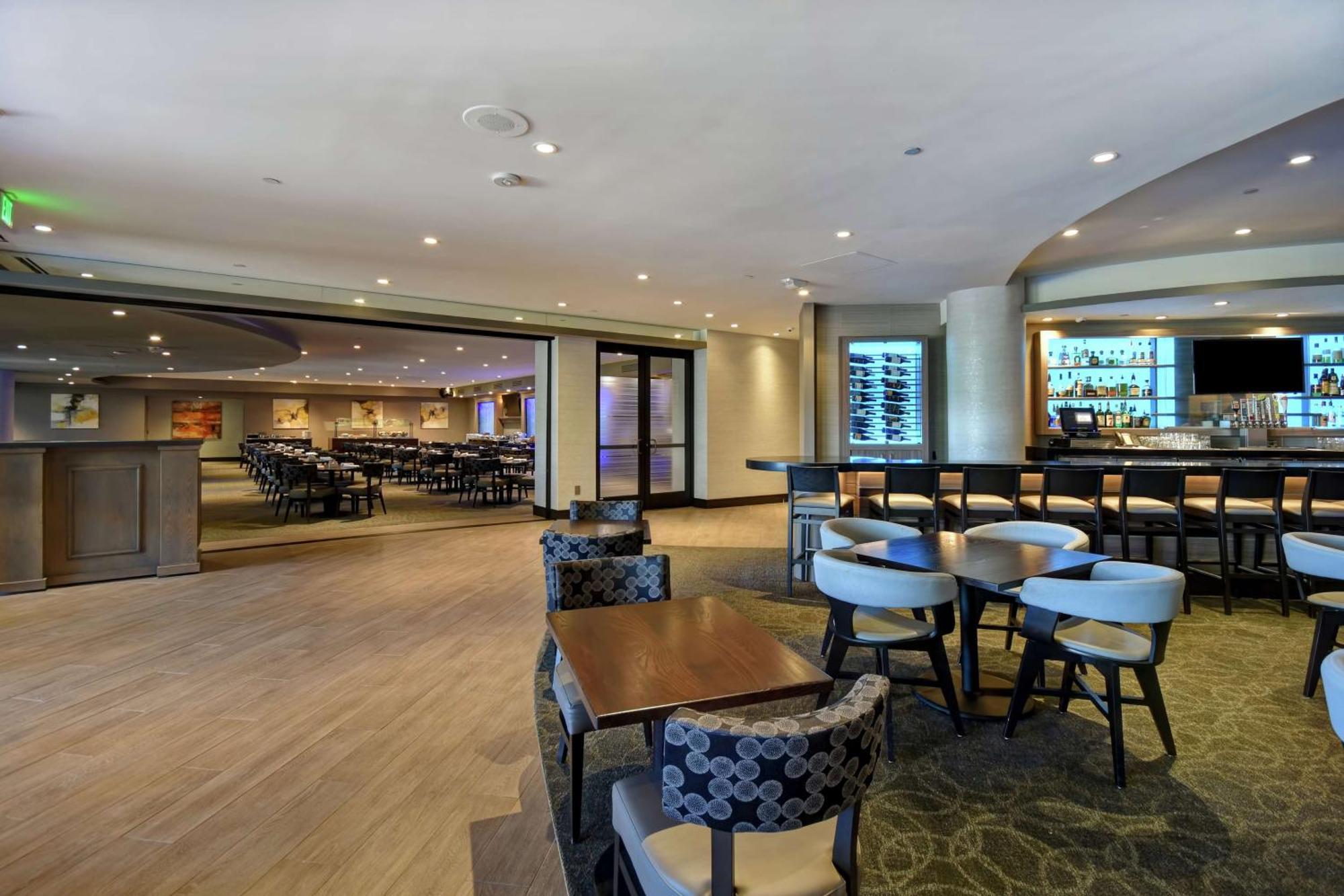 Hotel Doubletree By Hilton Pleasanton At The Club Exterior foto