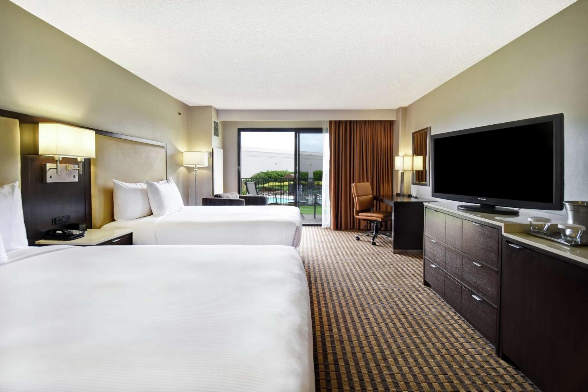 Hotel Doubletree By Hilton Pleasanton At The Club Exterior foto
