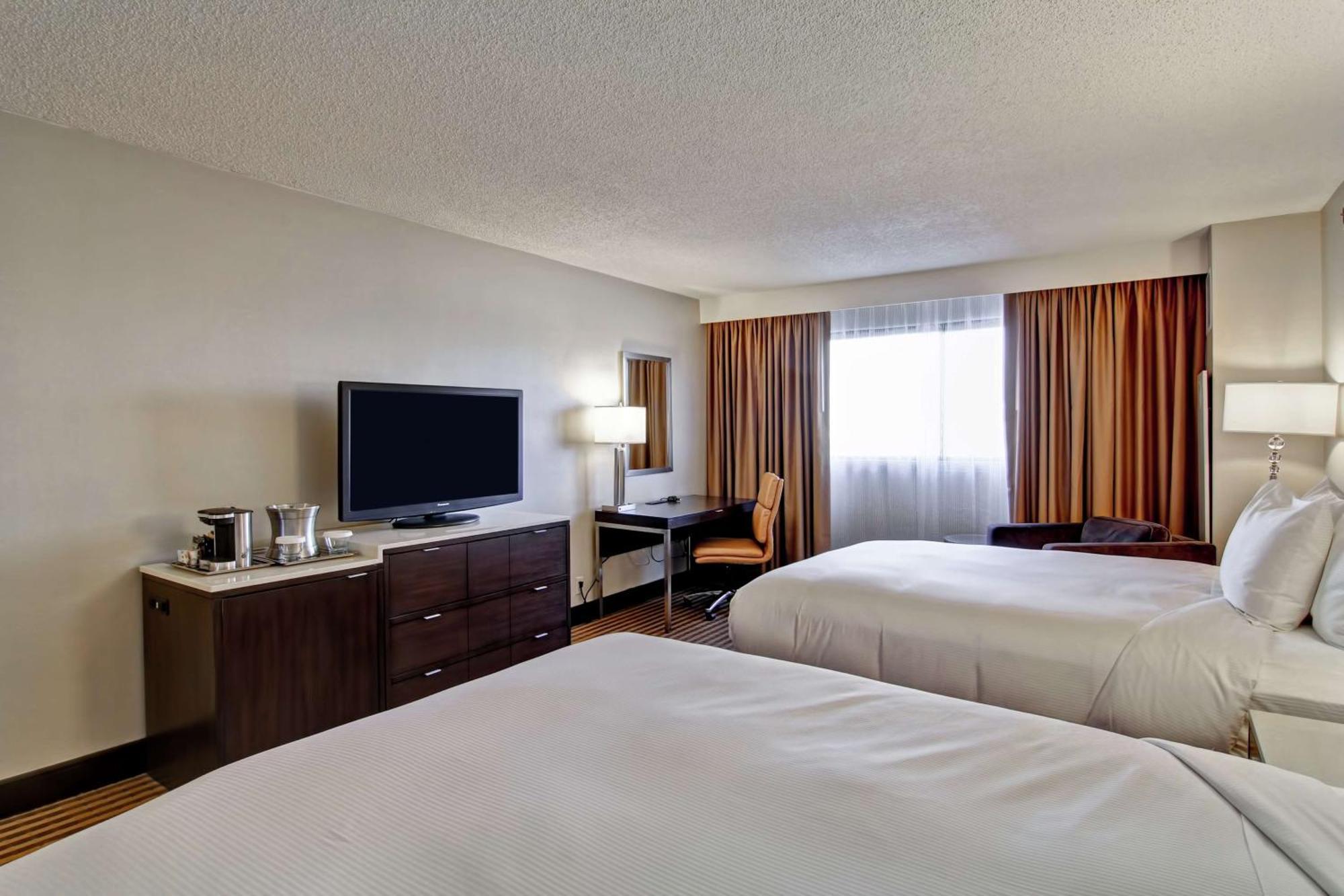 Hotel Doubletree By Hilton Pleasanton At The Club Exterior foto
