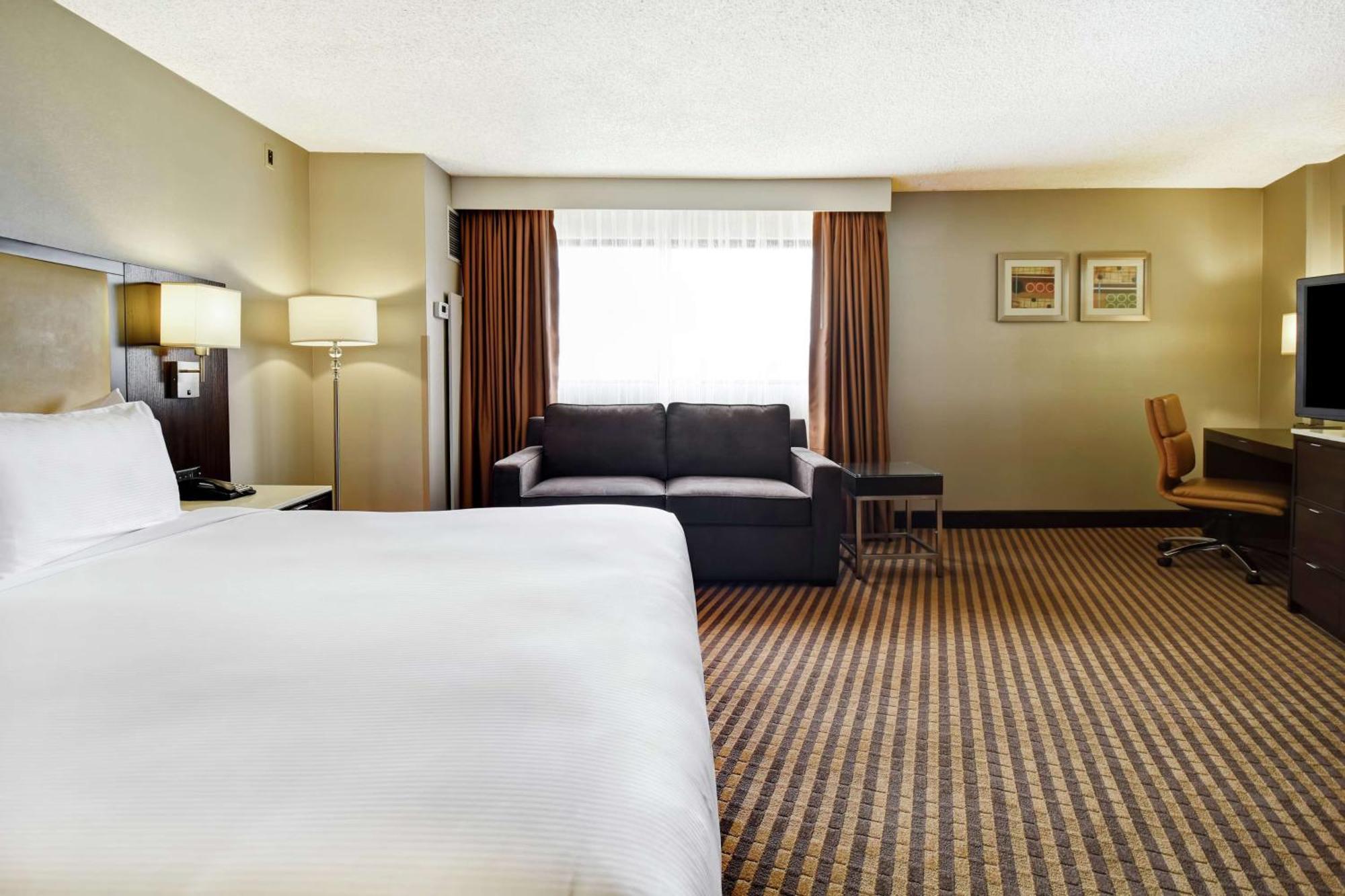 Hotel Doubletree By Hilton Pleasanton At The Club Exterior foto