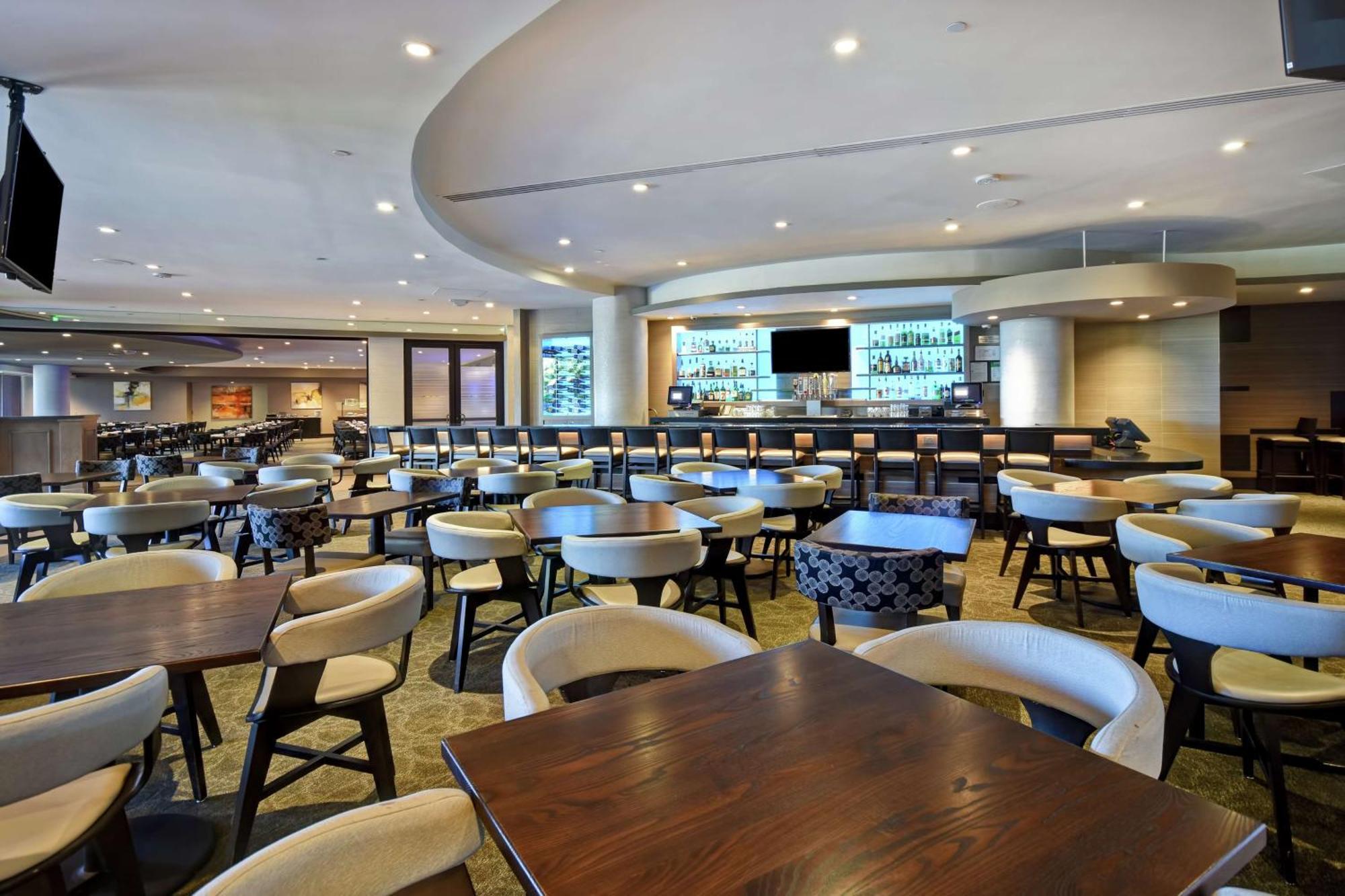 Hotel Doubletree By Hilton Pleasanton At The Club Exterior foto