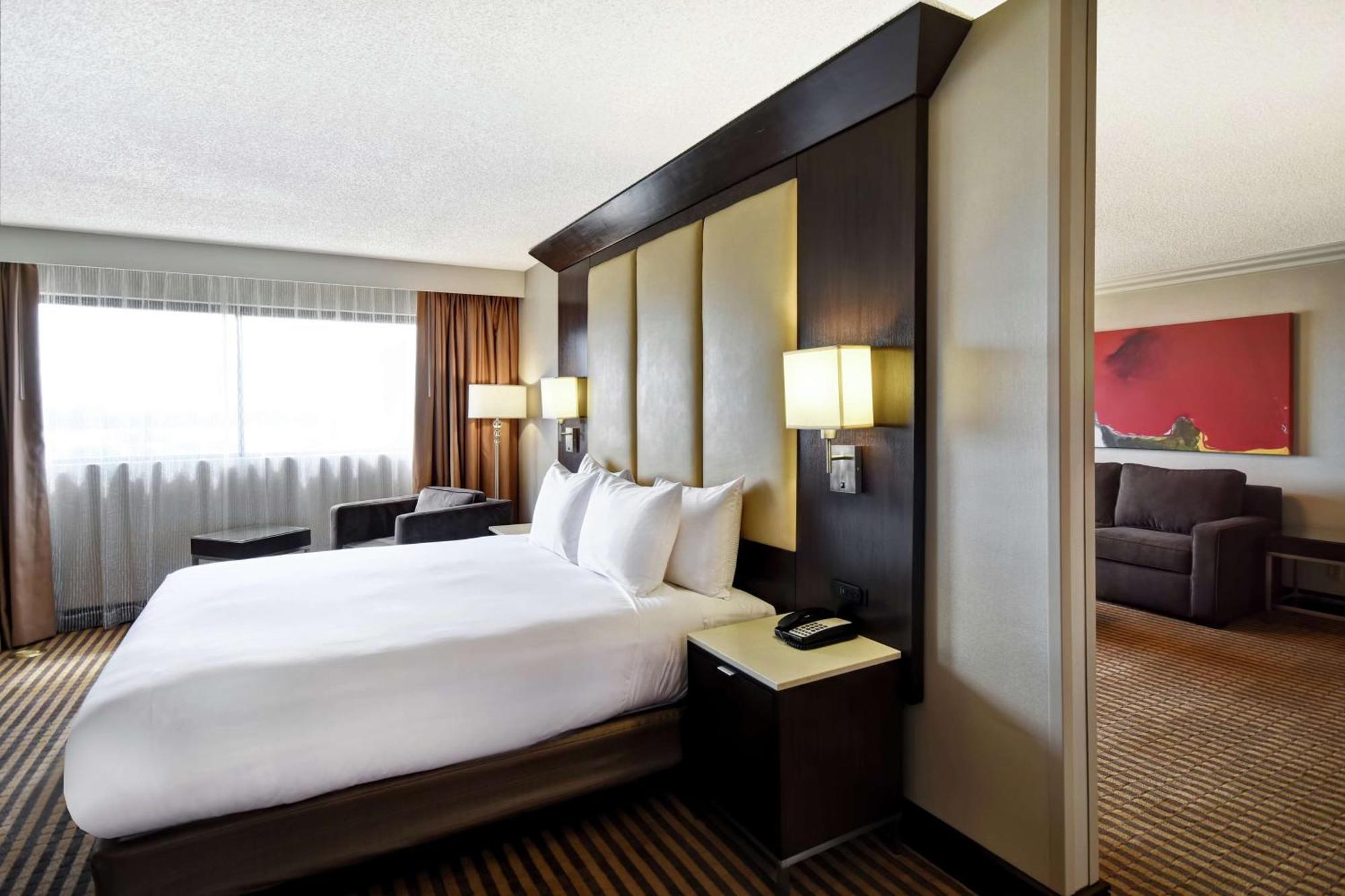 Hotel Doubletree By Hilton Pleasanton At The Club Exterior foto