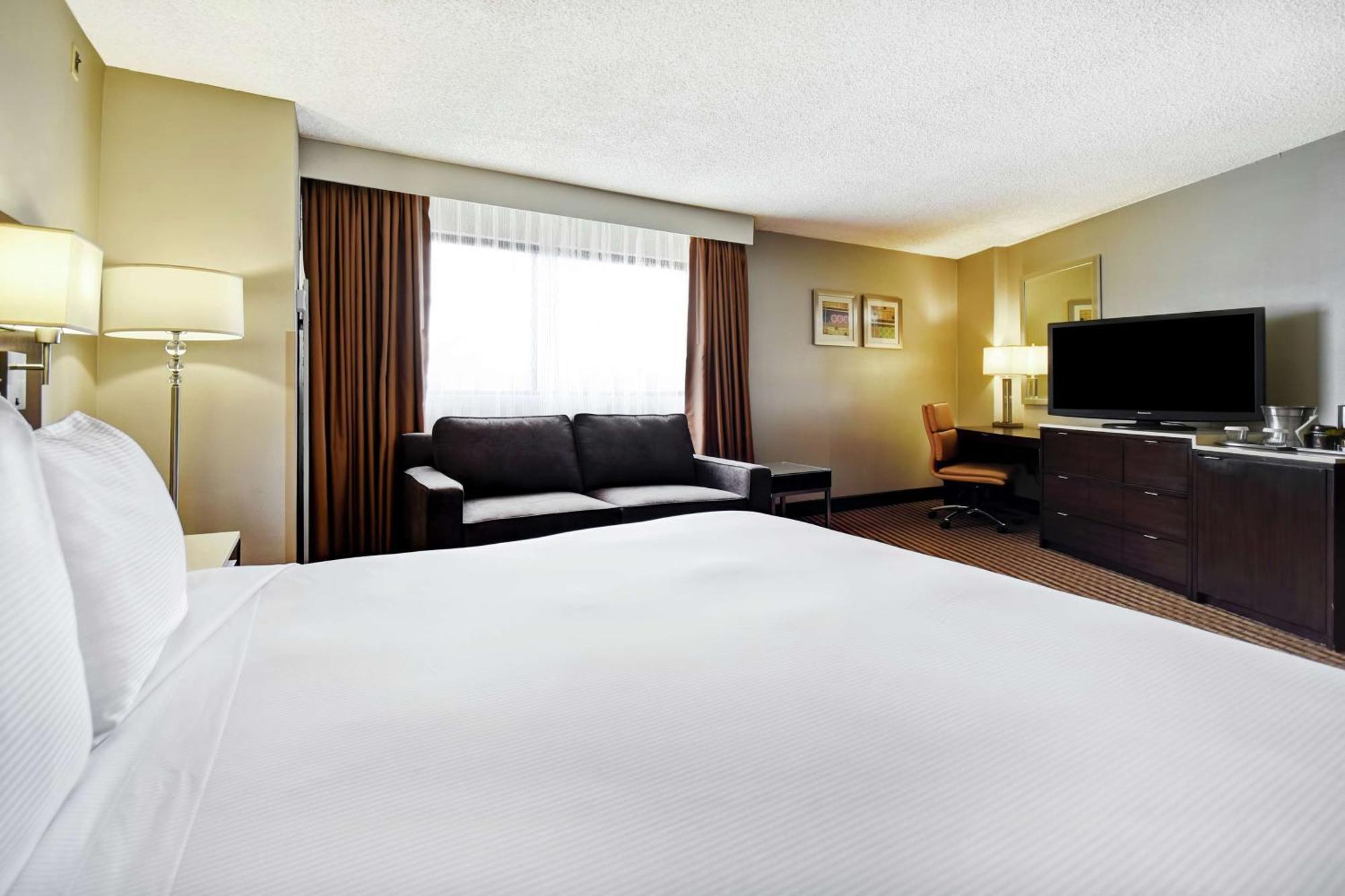 Hotel Doubletree By Hilton Pleasanton At The Club Exterior foto