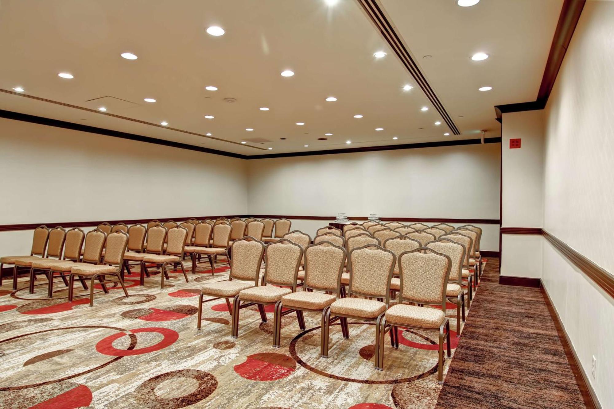 Hotel Doubletree By Hilton Pleasanton At The Club Exterior foto